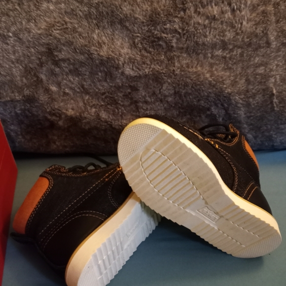 Last price drop . Boys Levi's boots - Picture 3 of 3